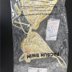 Never been worn PacSun Floral Bikini Top & Matching Bottoms in Yellow and White.